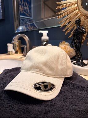 Diesel Baseball cap with oval D Plaque
